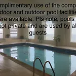 Seaview And Poolside Apt 18 Central Location