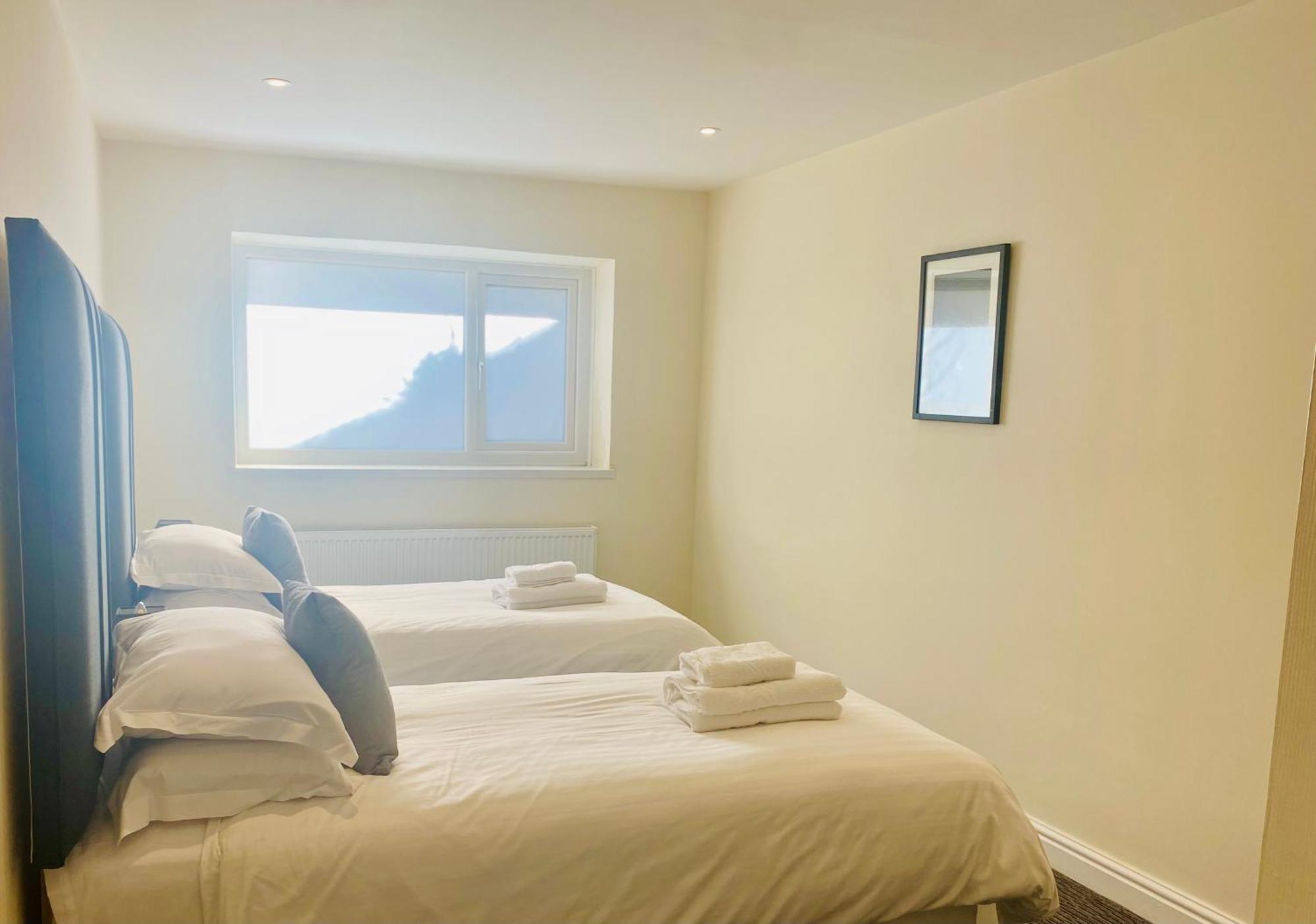 Seaview And Poolside 18 Location Apartment *
