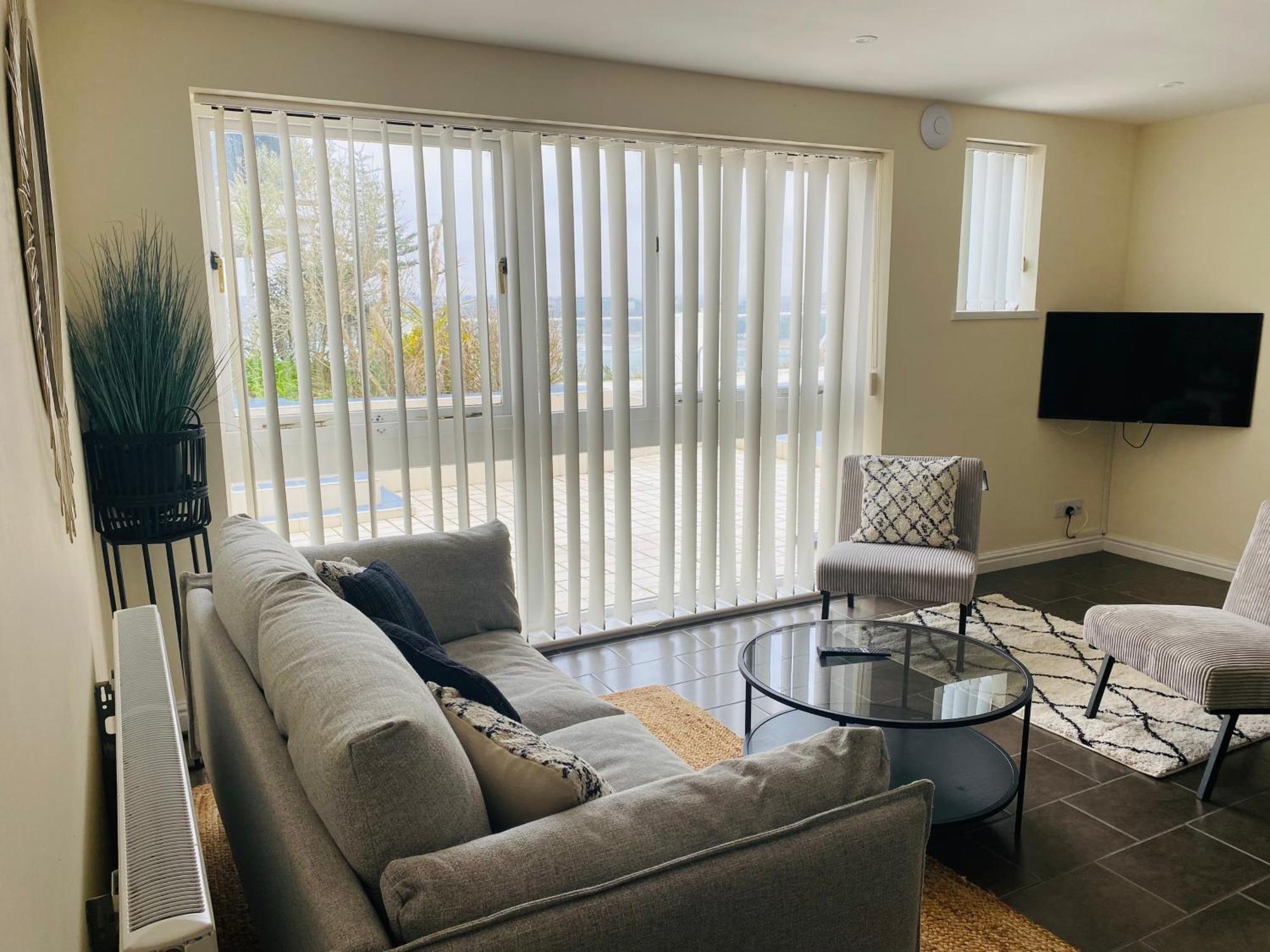 Seaview And Poolside 18 Location *
