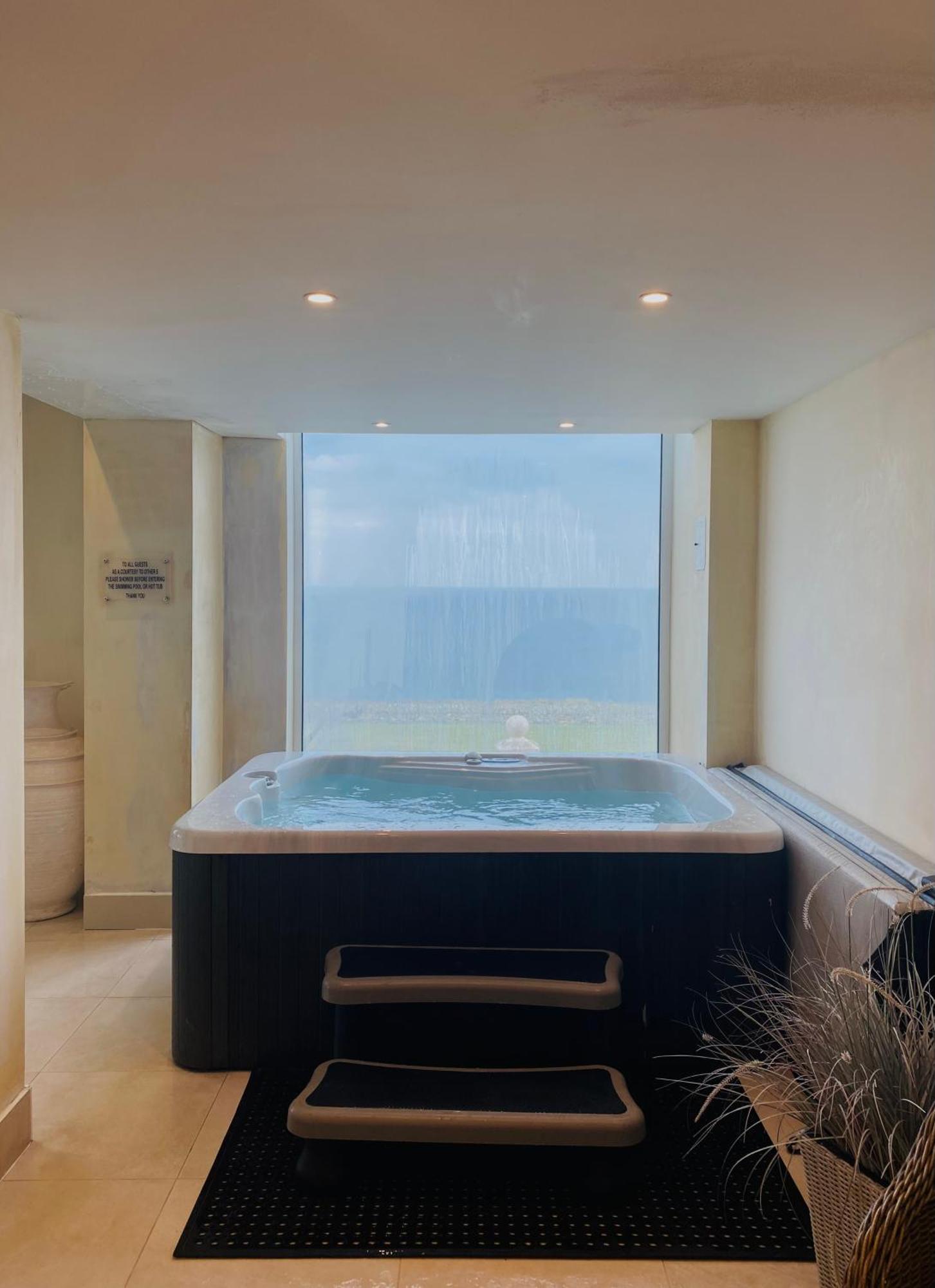 Seaview And Poolside 18 Location *